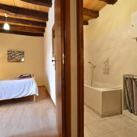 Near St Leon-sur-vezere Forest, Cleaning Included *